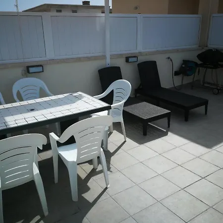 Building Oceanfront, Torild *